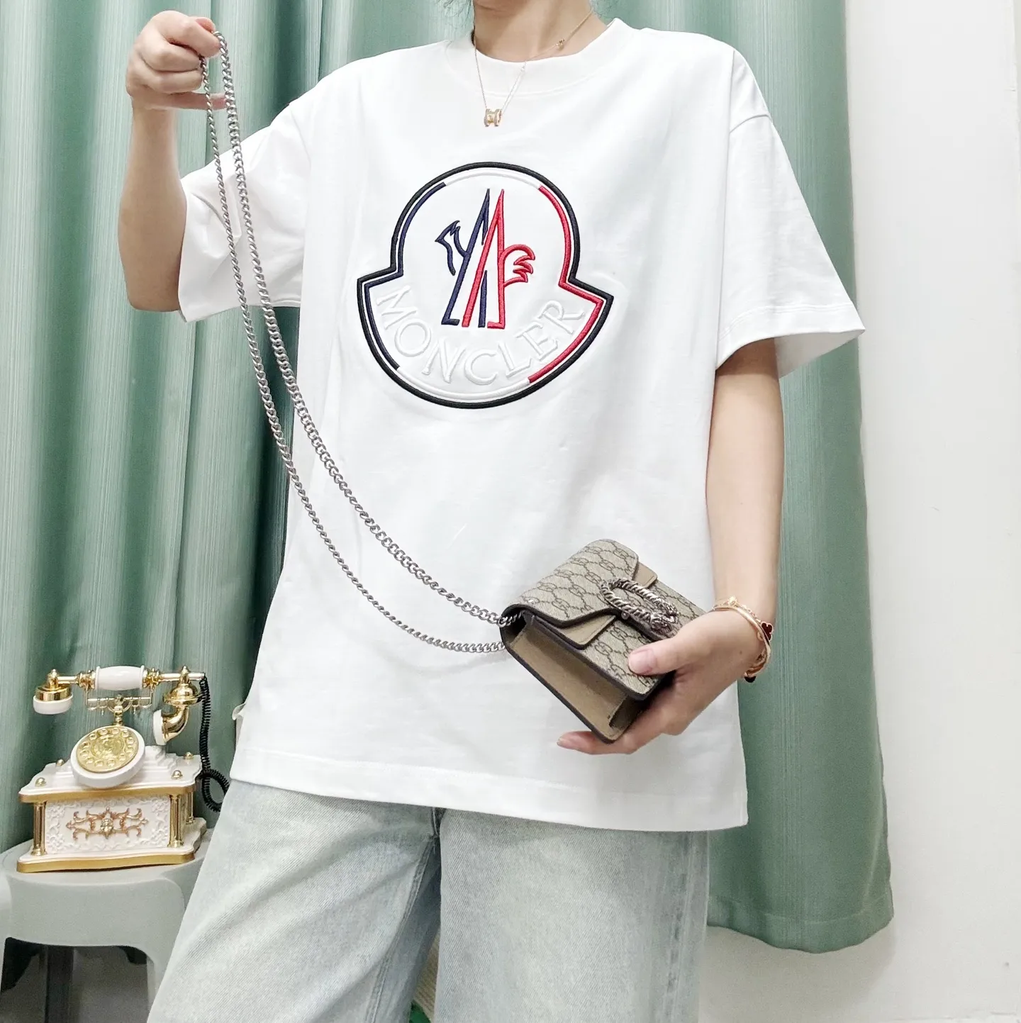 White ， Same Style